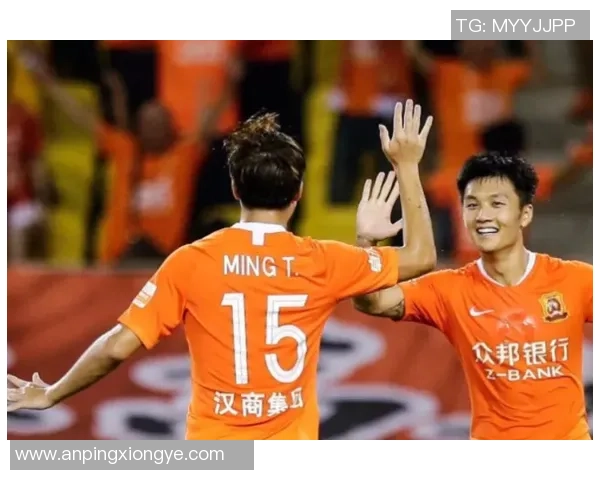 中国足球队最新球星名单出炉 2025年国际赛季阵容亮相 中国足球队最新球星名单出炉 2025年国际赛季阵容亮相