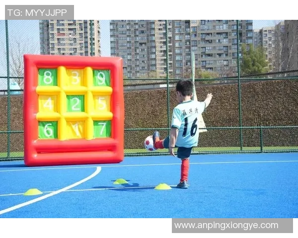 假装球星踢足球的趣味挑战与精彩瞬间