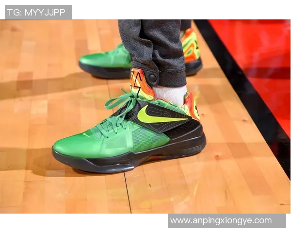 球星纷纷上脚碎钉足球鞋解析提升场上表现与技术优势 球星纷纷上脚碎钉足球鞋解析提升场上表现与技术优势